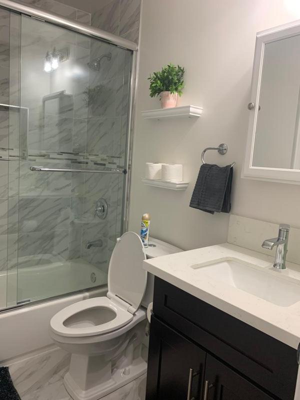 Gated Contemporary 3 Bedroom - 2 Bathroom Home In South La Plus Parking 로스앤젤레스 외부 사진