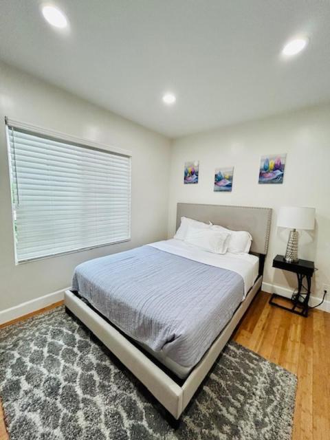 Gated Contemporary 3 Bedroom - 2 Bathroom Home In South La Plus Parking 로스앤젤레스 외부 사진